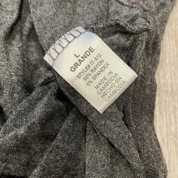 “It’s a girl” Maternity Tee - Picture 4 of 4